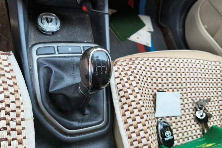 Used CHANGAN Eado 2016 1.6L Manual Fashion Edition Gear Lever