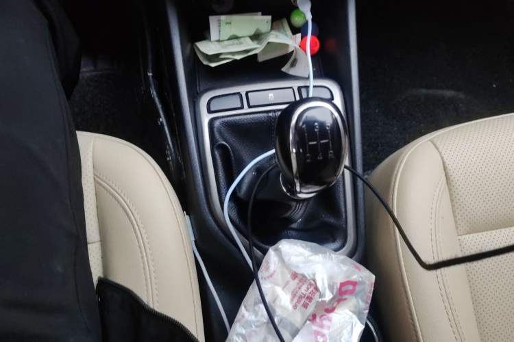 Used CHANGAN Eado 2016 1.6L Manual Fashion Edition Gear Lever