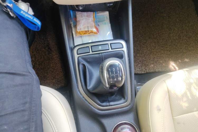 Used CHANGAN Eado 2016 1.6L Manual Fashion Edition Gear Lever