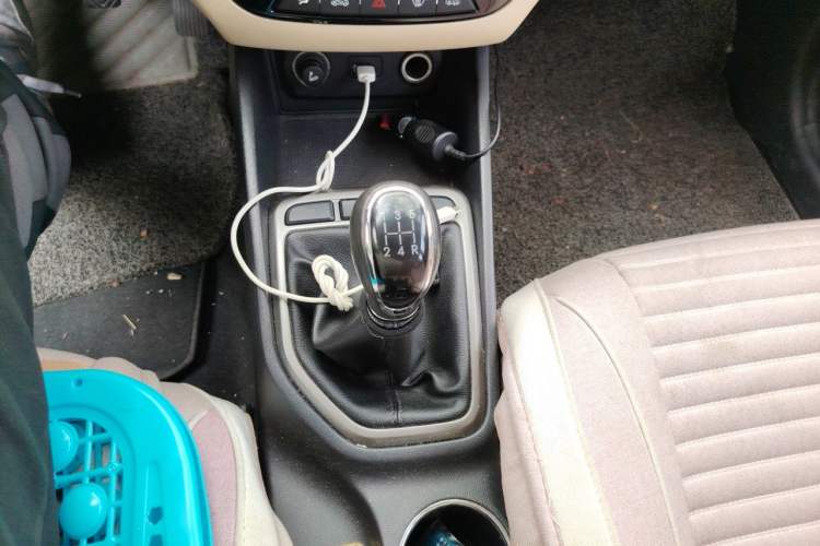 Used CHANGAN Eado 2016 1.6L Manual Fashion Edition Gear Lever