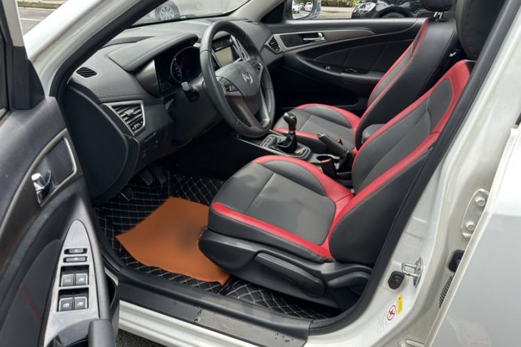 Used CHANGAN Eado 2016 1.6L Manual Junku Model Interior 2