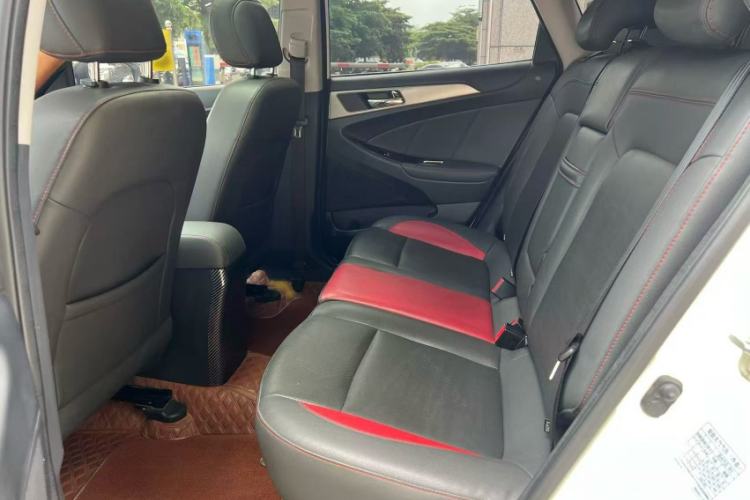 Used CHANGAN Eado 2016 1.6L Automatic Junku Model Interior 2