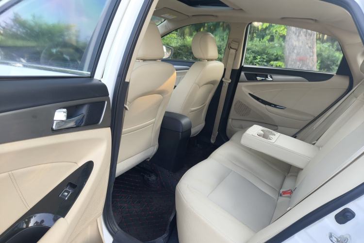 Used CHANGAN Eado 2016 1.6L Manual Fashion Edition Interior 3