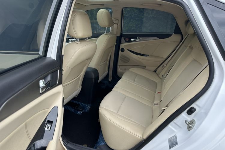Used CHANGAN Eado 2016 1.6L Manual Fashion Edition Interior 3