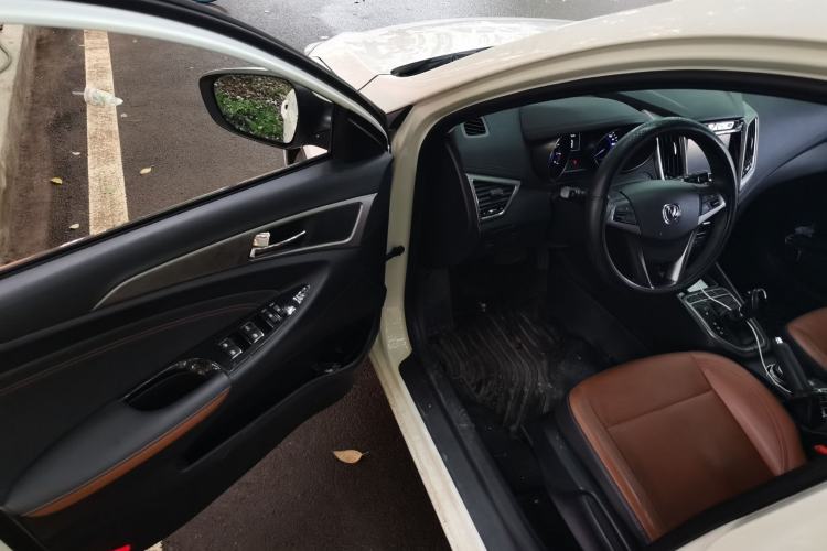 Used CHANGAN Eado 2016 1.6L GDI Automatic Cool Edition Interior 3