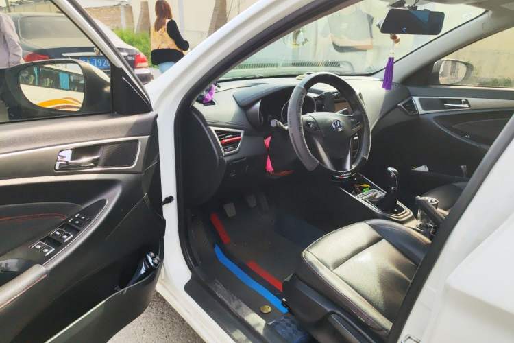 Used CHANGAN Eado 2016 1.6L Manual Fashion Edition Interior 3
