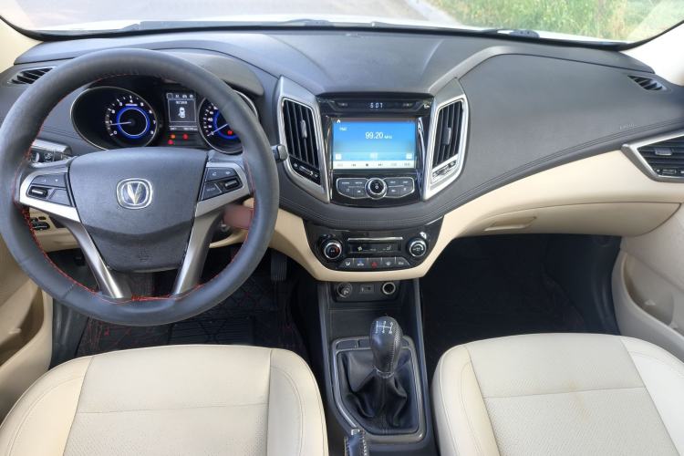Used CHANGAN Eado 2016 1.6L Manual Fashion Edition Interior 4
