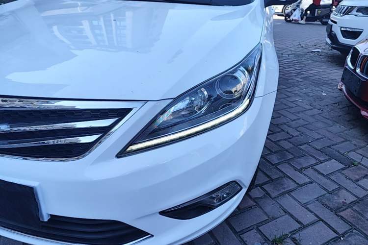 Used CHANGAN Eado 2016 1.6L Manual Fashion Edition Left Front Headlight