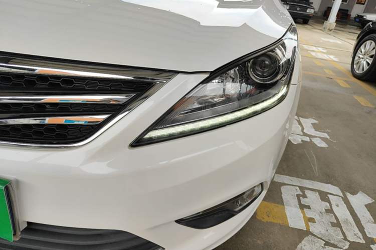 Used CHANGAN Eado 2016 1.6L Manual Fashion Edition Left Front Headlight