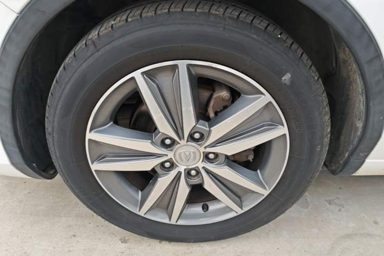 Used CHANGAN Eado 2016 1.6L Automatic Junku Model Left Front Wheel Hub