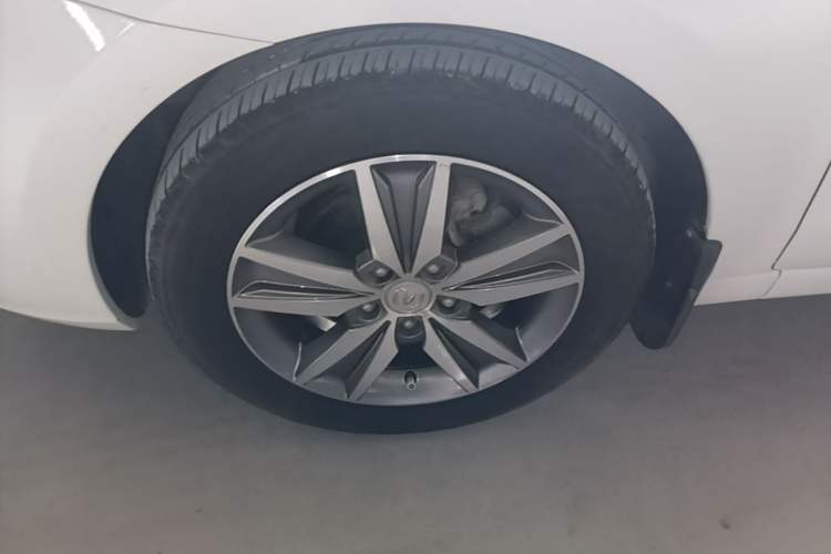 Used CHANGAN Eado 2016 1.6L Manual Fashion Edition Left Front Wheel Hub