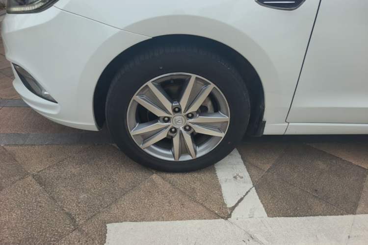 Used CHANGAN Eado 2016 1.6L Manual Fashion Edition Left Front Wheel Hub