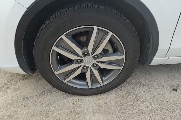 Used CHANGAN Eado 2016 1.6L Manual Junku Model Left Front Wheel Hub