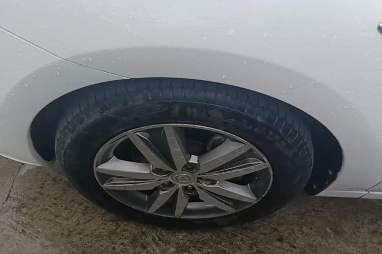 Used CHANGAN Eado 2016 1.6L Manual Fashion Edition Left Front Wheel Hub