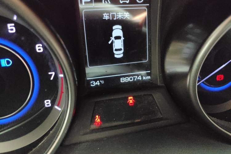 Used CHANGAN Eado 2016 1.6L Automatic - Autohome Custom Edition - China V Standard Odometer Close Up