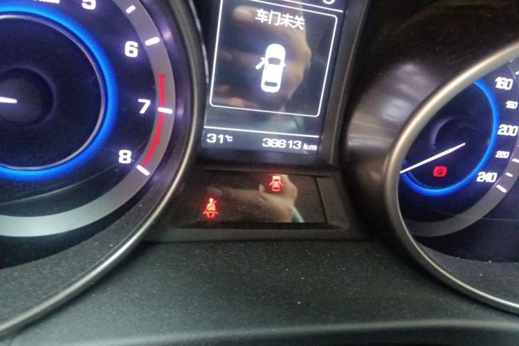 Used CHANGAN Eado 2016 1.6L Automatic Trend Model Odometer Close Up