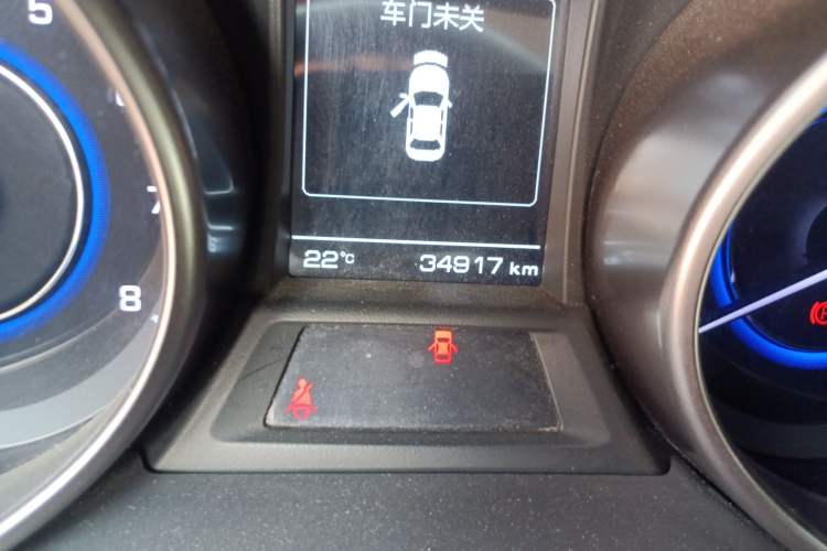 Used CHANGAN Eado 2016 1.6L Manual Junku Model Odometer Close Up