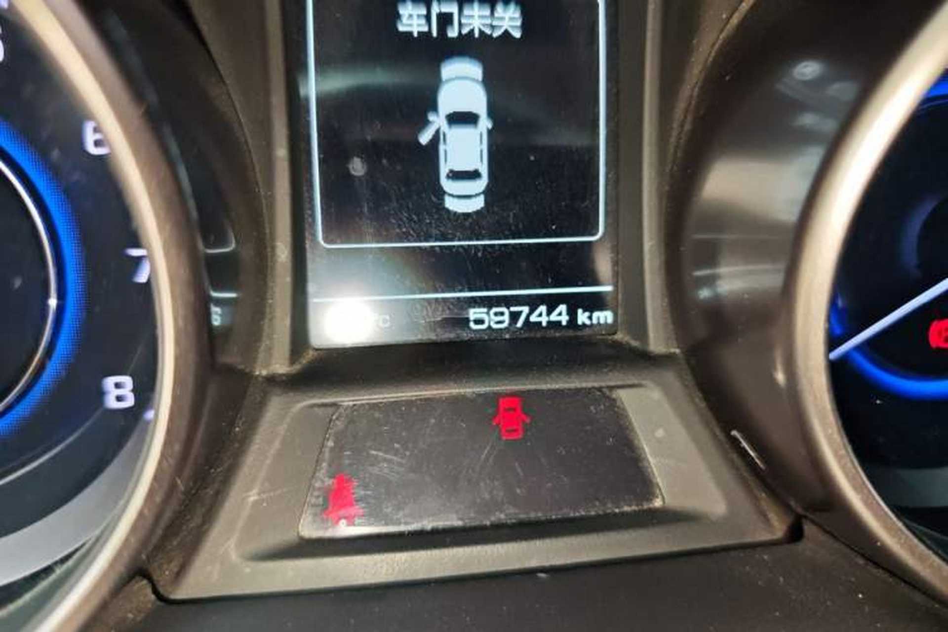 Used CHANGAN Eado 2016 1.6L Automatic Junku Model Odometer Close Up