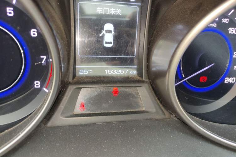 Used CHANGAN Eado 2016 1.6L Automatic Junku Model Odometer Close Up