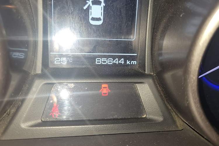 Used CHANGAN Eado 2016 1.6L Automatic Junku Model Odometer Close Up