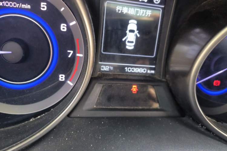 Used CHANGAN Eado 2016 1.6L Manual Junku Model Odometer Close Up