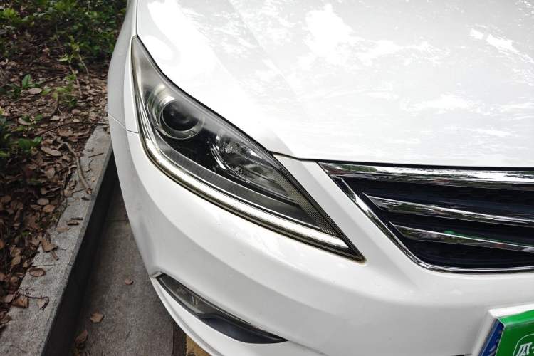 Used CHANGAN Eado 2016 1.6L Manual Fashion Edition Right Front Headlight