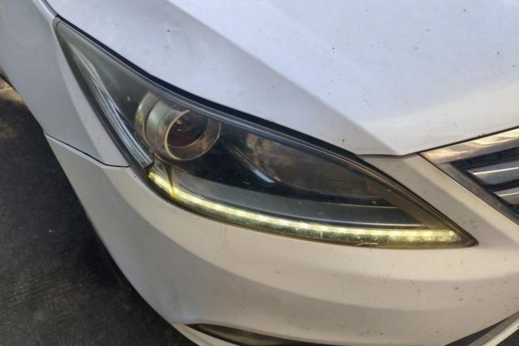 Used CHANGAN Eado 2016 1.6L Manual Fashion Edition Right Front Headlight