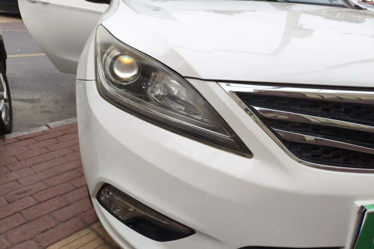 Used CHANGAN Eado 2016 1.6L Manual Fashion Edition Right Front Headlight
