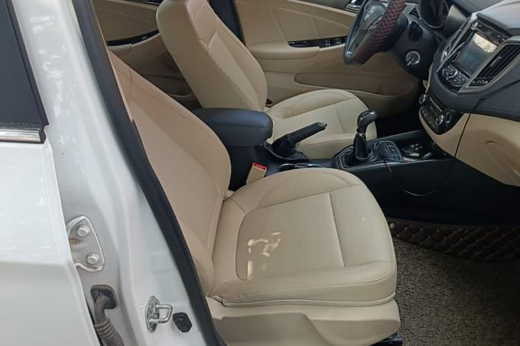 Used CHANGAN Eado 2016 1.6L Manual Fashion Edition Right Front Seat