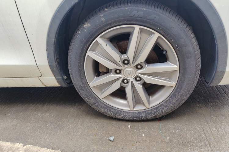 Used CHANGAN Eado 2016 1.6L Automatic Junku Model Right Front Wheel Hub