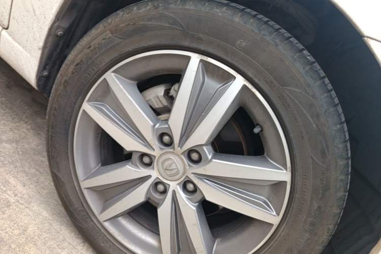 Used CHANGAN Eado 2016 1.6L Manual Fashion Edition Right Front Wheel Hub