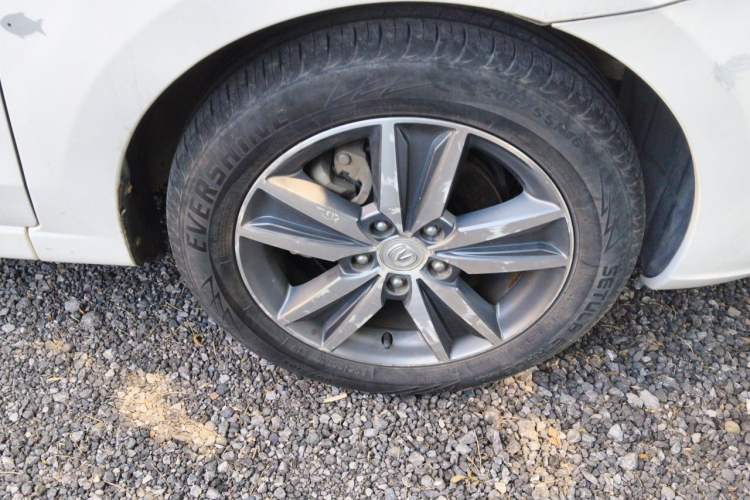 Used CHANGAN Eado 2016 1.6L Manual Fashion Edition Right Front Wheel Hub