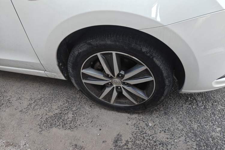 Used CHANGAN Eado 2016 1.6L Manual Fashion Edition Right Front Wheel Hub