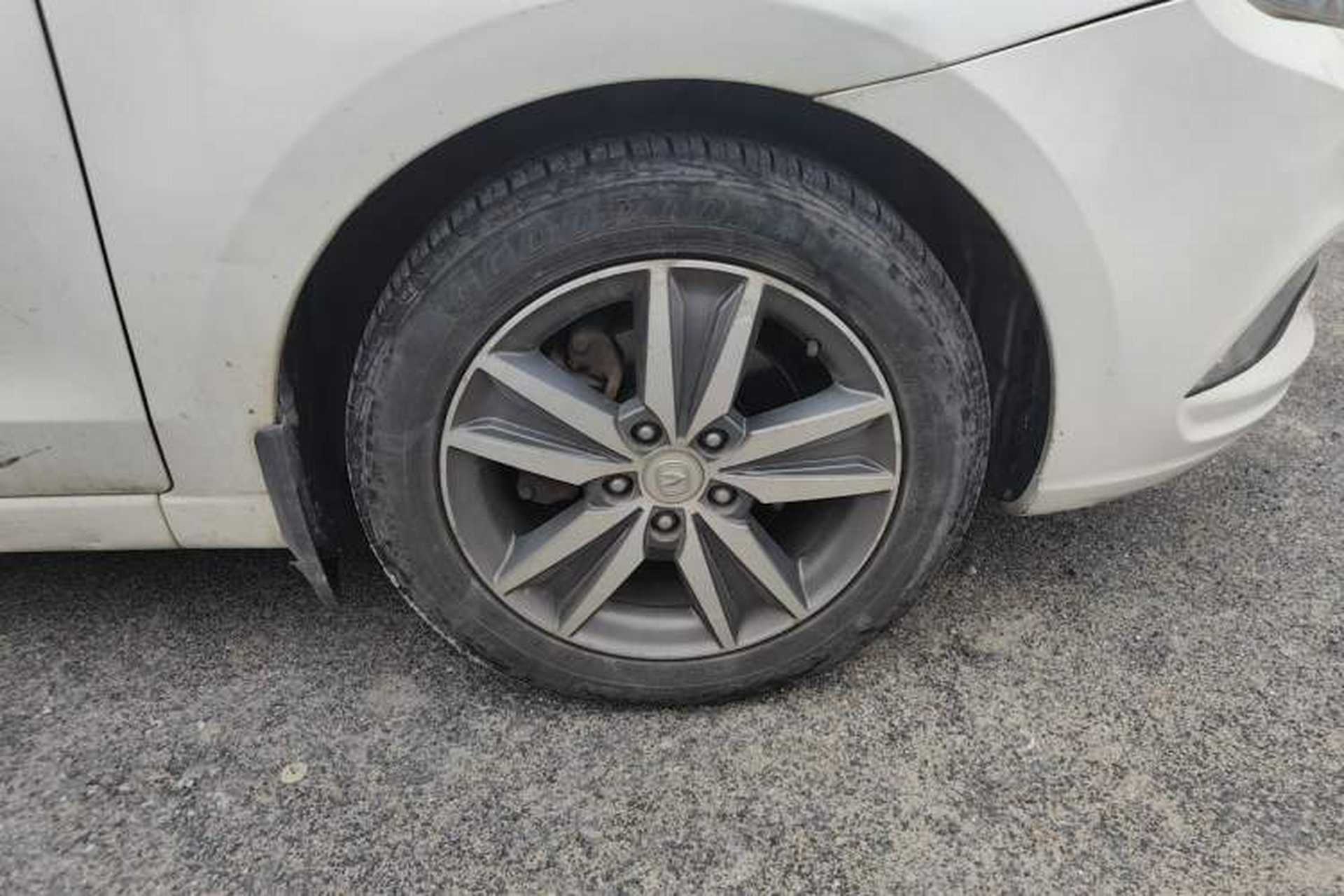 Used CHANGAN Eado 2016 1.6L Manual Fashion Edition Right Front Wheel Hub