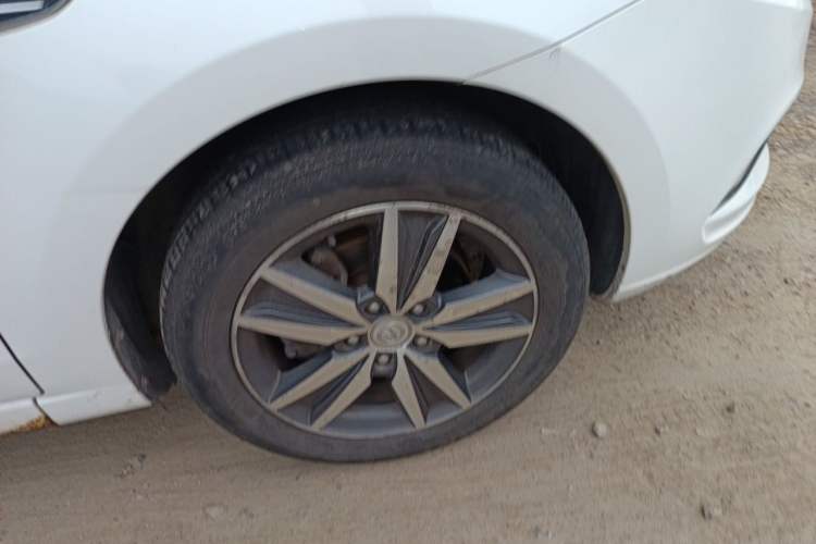 Used CHANGAN Eado 2016 1.6L Manual Fashion Edition Right Front Wheel Hub