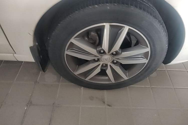 Used CHANGAN Eado 2016 1.6L Manual Fashion Edition Right Front Wheel Hub