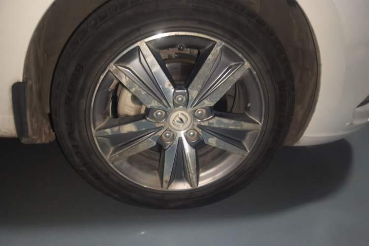 Used CHANGAN Eado 2016 1.6L Manual Fashion Edition Right Front Wheel Hub