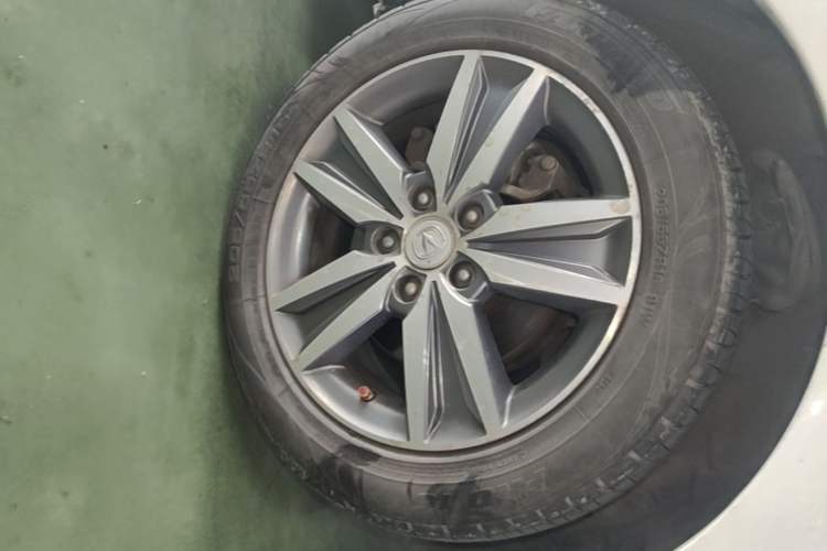 Used CHANGAN Eado 2016 1.6L Manual Fashion Edition Right Front Wheel Hub