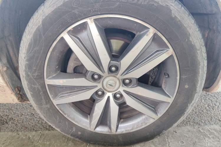 Used CHANGAN Eado 2016 1.6L Manual Fashion Edition Right Front Wheel Hub