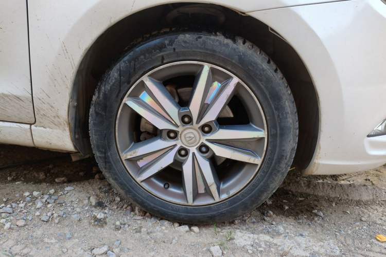 Used CHANGAN Eado 2016 1.6L Manual Fashion Edition Right Front Wheel Hub