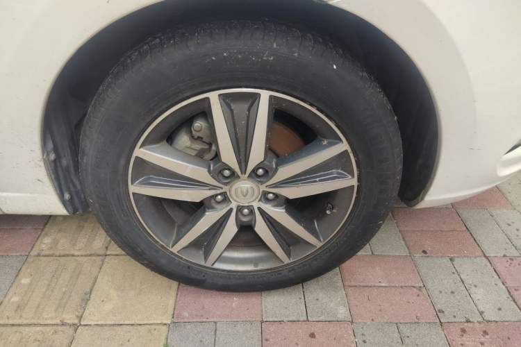 Used CHANGAN Eado 2016 1.6L Manual Fashion Edition Right Front Wheel Hub