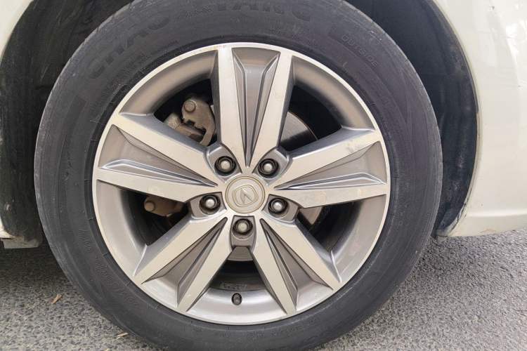 Used CHANGAN Eado 2016 1.6L Manual Fashion Edition Right Front Wheel Hub