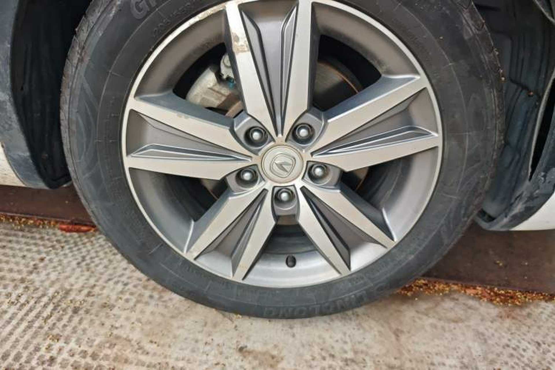 Used CHANGAN Eado 2016 1.6L Automatic Junku Model Right Front Wheel Hub