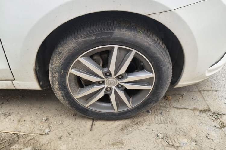 Used CHANGAN Eado 2016 1.6L Manual Fashion Edition Right Front Wheel Hub