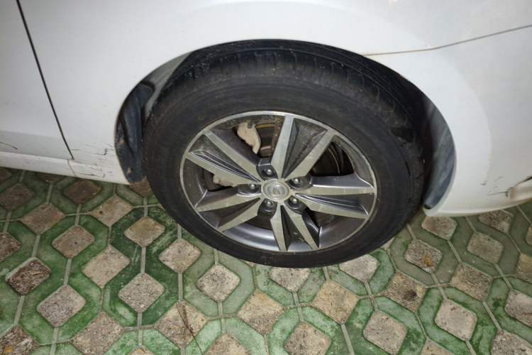 Used CHANGAN Eado 2016 1.6L Manual Fashion Edition Right Front Wheel Hub