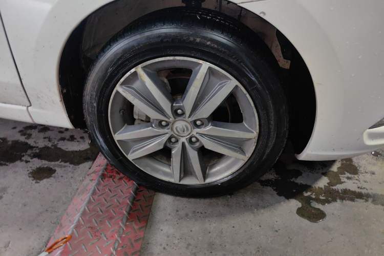 Used CHANGAN Eado 2016 1.6L Manual Fashion Edition Right Front Wheel Hub