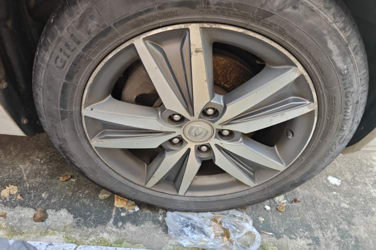 Used CHANGAN Eado 2016 1.6L Manual Fashion Edition Right Front Wheel Hub