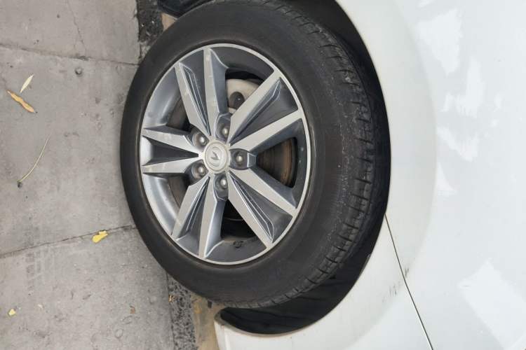 Used CHANGAN Eado 2016 1.6L Manual Fashion Edition Right Front Wheel Hub