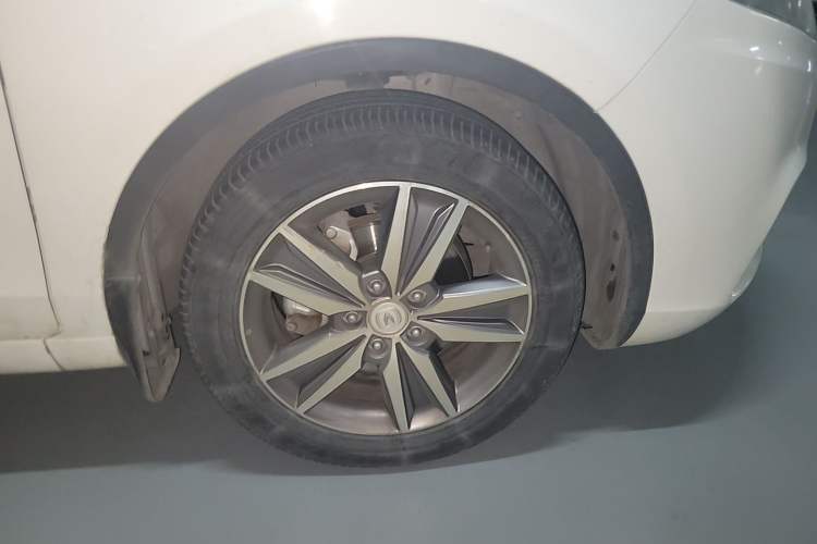 Used CHANGAN Eado 2016 1.6L Automatic Junku Model Right Front Wheel Hub