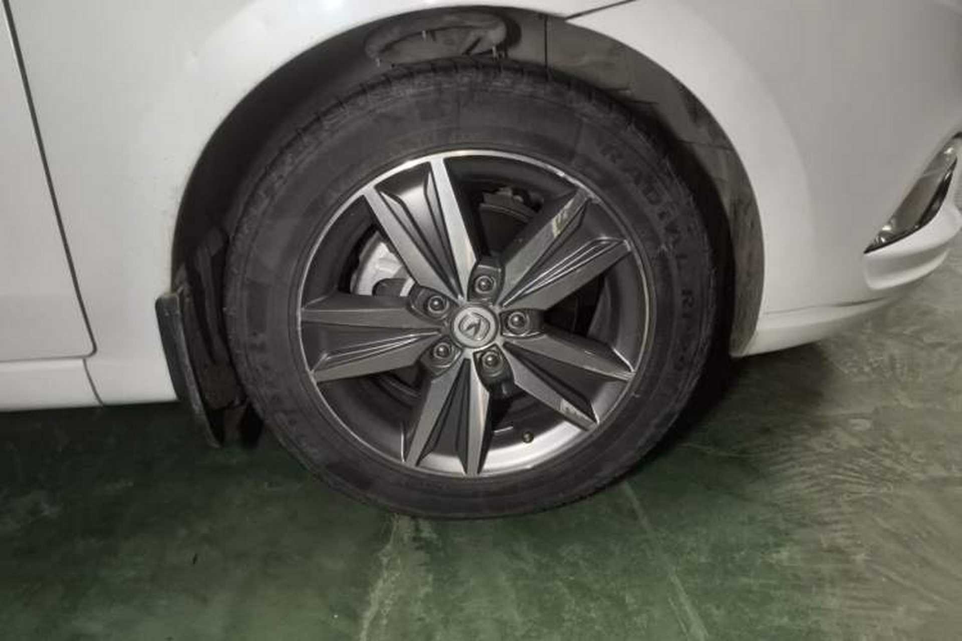 Used CHANGAN Eado 2016 1.6L Manual Fashion Edition Right Front Wheel Hub